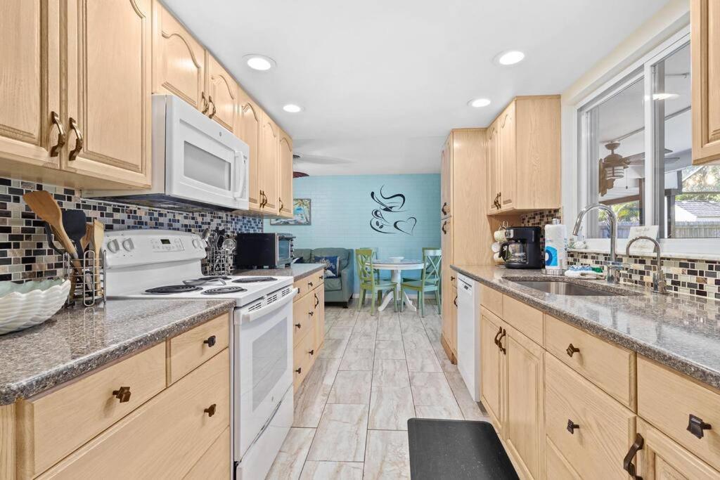 Perfect For Family Gatherings With A Heated Pool! - Clearwater'S Clear Choice Bagian luar foto